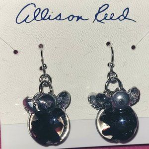 NWT beautiful Allison Reed dangle earrings